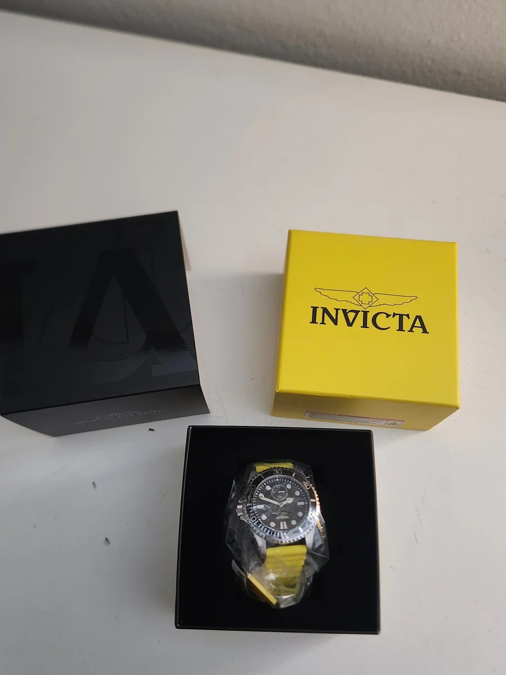 Invicta Men’s Yellow Strap Dive Watch